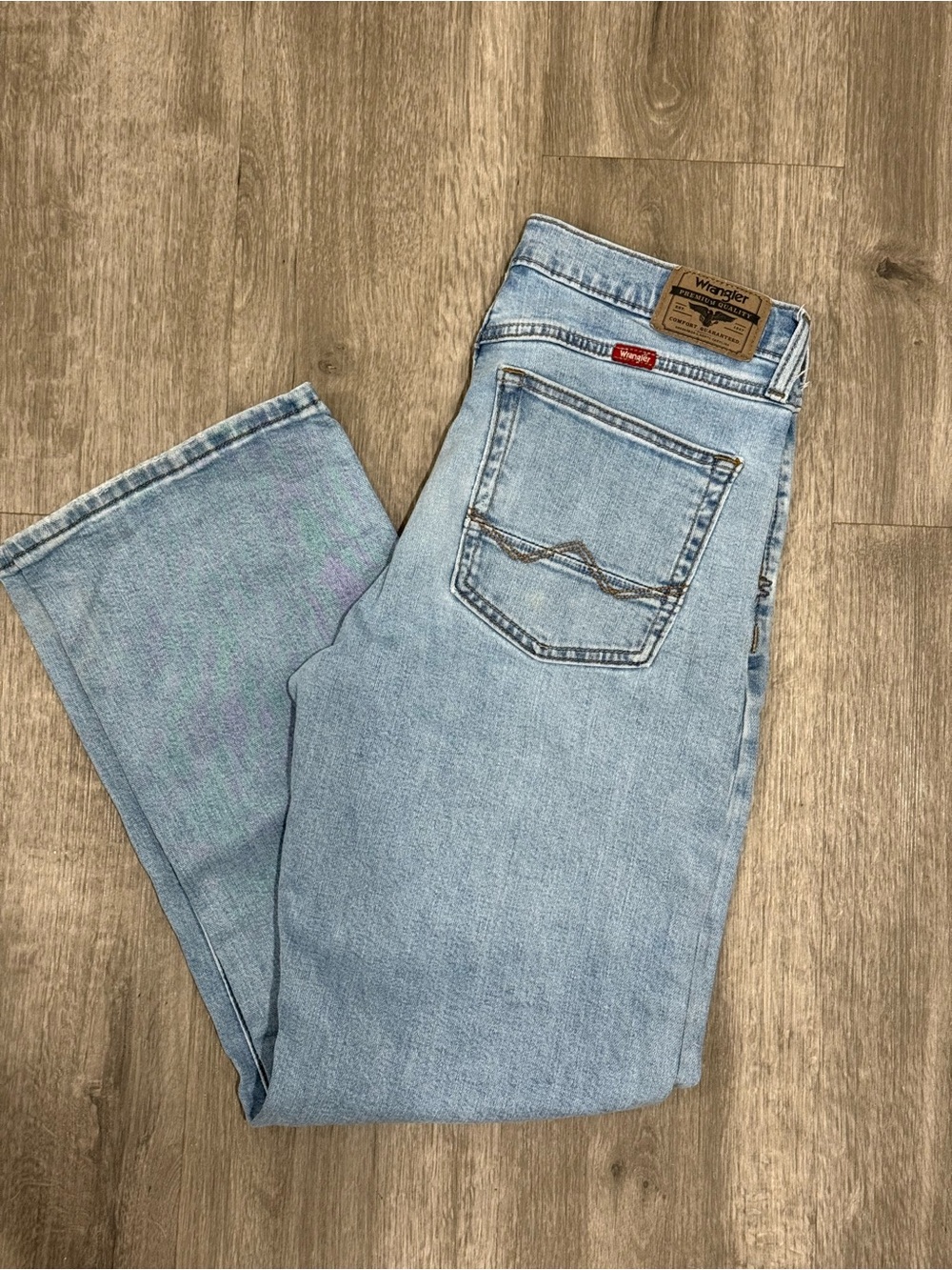 Wrangler Men’s Light Wash Straight Jeans